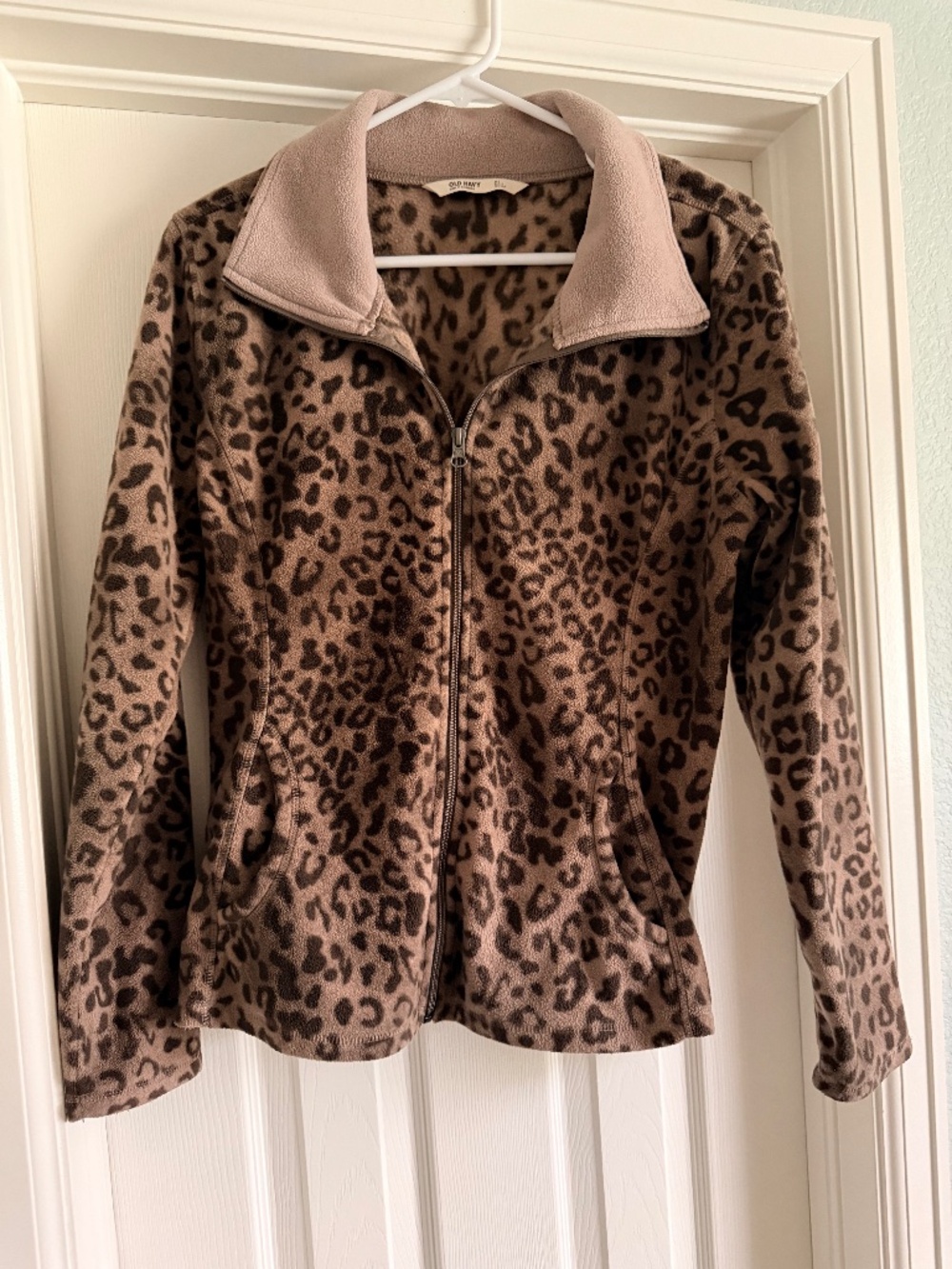 Y2K - era Old Navy leopard print full-zip fleece jacket L
